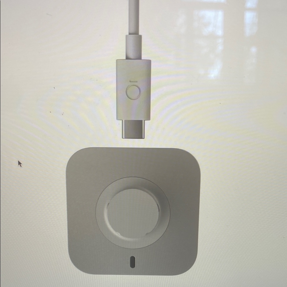 Oura ring size 8 charger like new